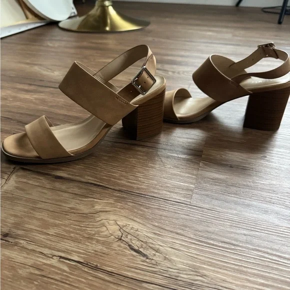 Tan Women's Sandals - Picture 7 of 8